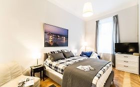 Perfectly Located, Renewed And Cozy Apartment